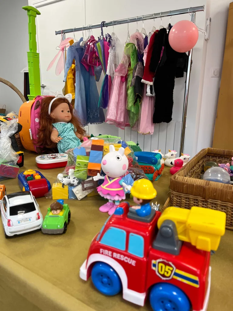 Table jouets Saperlipopette ressourcerie