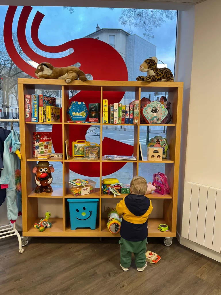 Etagère jouets Saperlipopette ressourcerie
